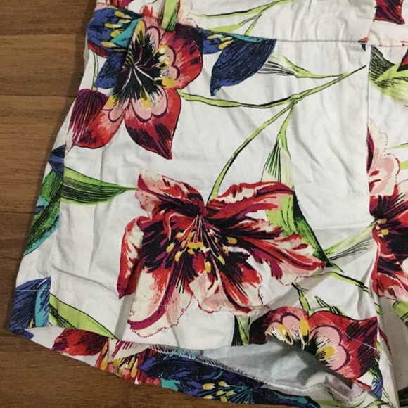Floral Shorts - Picture 2 of 7